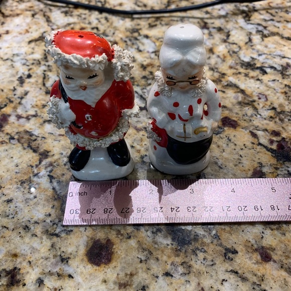 VTG 1950’s Napco Mr and Mrs Clause spaghetti trim salt and pepper shaker set - Picture 9 of 9